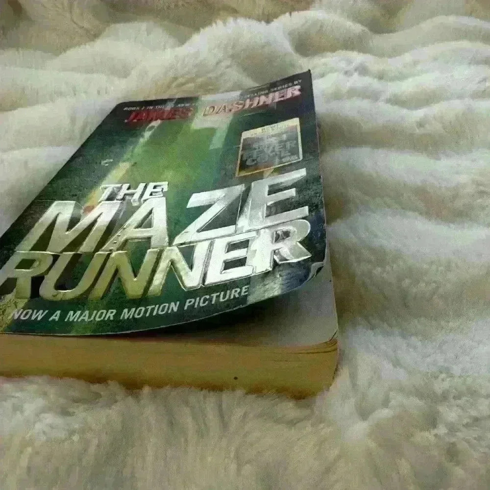 The Maze Runner James Dashner Novel Book Paperback Copy - Picture 3 of 5